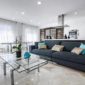 https://gorgeous-170-sqm-penthouse-with-sea-view-terraces.1costadelsol.com